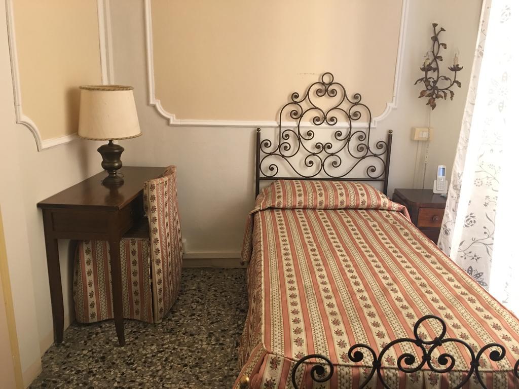 Centro Storico Pisa Panzió Szoba fotó